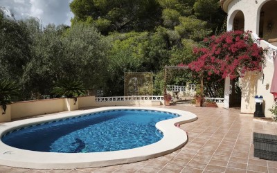Villa with a guest apartment, swimming pool and spacious outdoor areas in Santa Clara, Altea